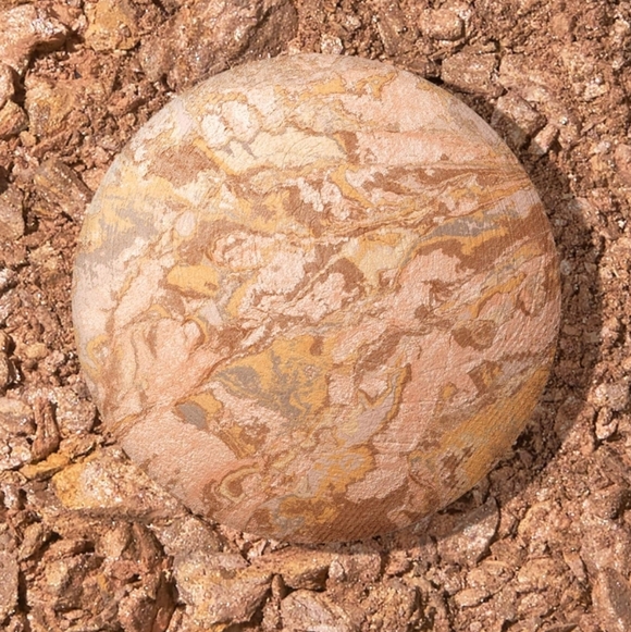 Laura Geller Baked Illuminating Foundation: Medium, .05oz (Travel Size), NIB - Picture 2 of 9